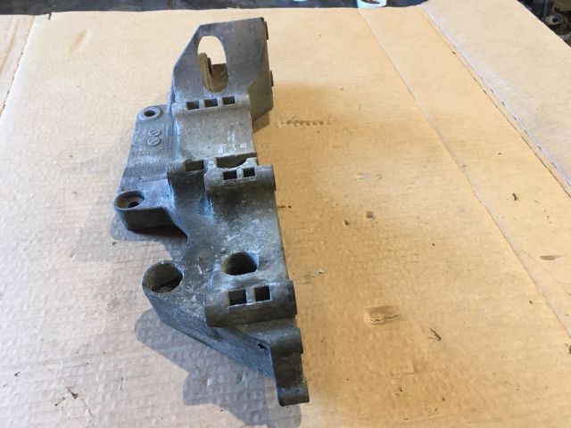 bontott VW SHARAN Generátor Tartó Bak