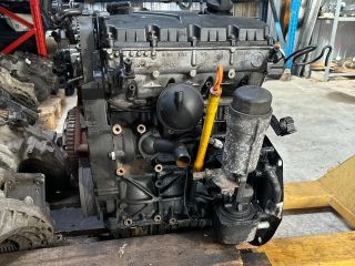 bontott VW SHARAN Motor (Fűzött blokk hengerfejjel)