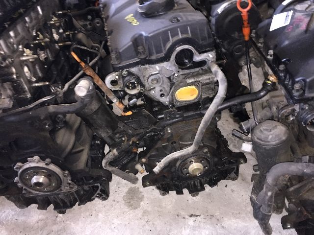 bontott VW SHARAN Motor (Fűzött blokk hengerfejjel)