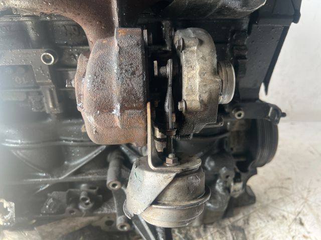 bontott VW SHARAN Motor (Fűzött blokk hengerfejjel)