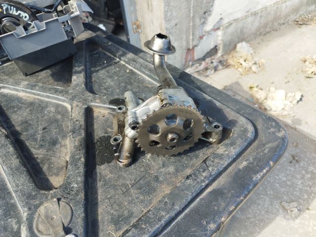 bontott VW SHARAN Olajszivattyú