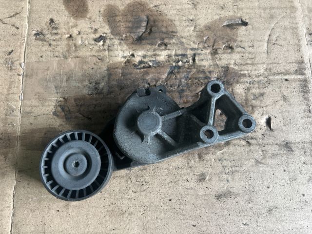 bontott VW SHARAN Szíjfeszítő Görgő