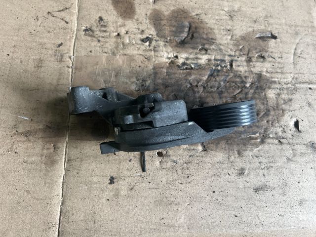 bontott VW SHARAN Szíjfeszítő Görgő