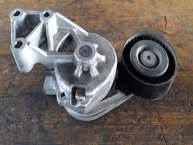 bontott VW SHARAN Szíjfeszítő Görgő