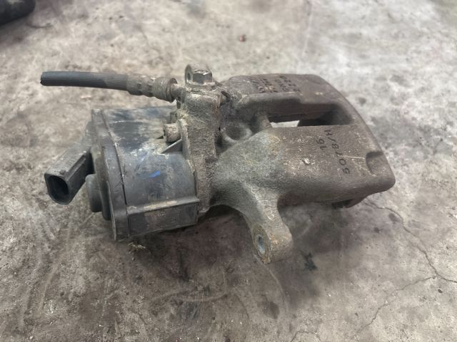 bontott VW SHARAN Bal hátsó Féknyereg Munkahengerrel