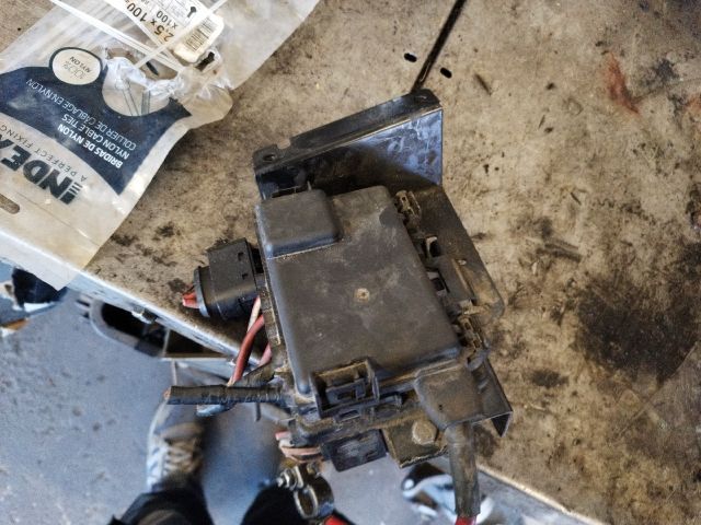 bontott VW SHARAN Biztosítéktábla Motortér