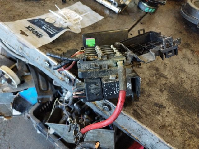 bontott VW SHARAN Biztosítéktábla Motortér