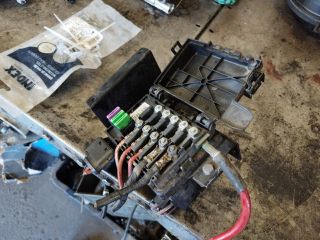 bontott VW SHARAN Biztosítéktábla Motortér