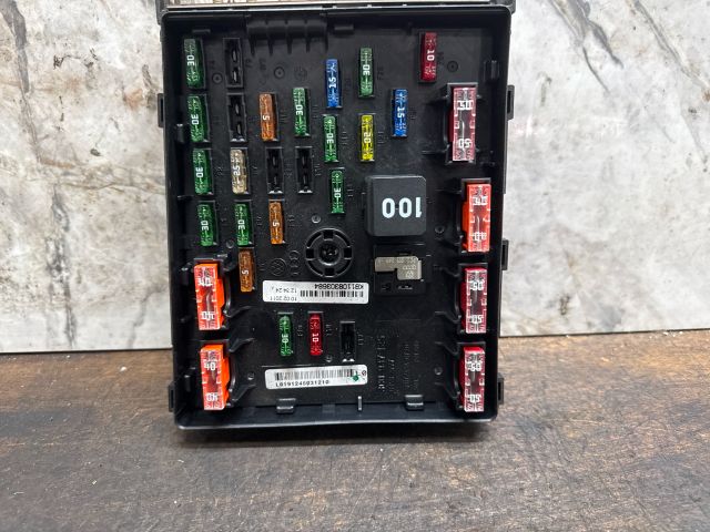 bontott VW SHARAN Biztosítéktábla Motortér