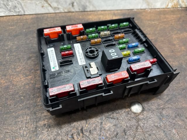 bontott VW SHARAN Biztosítéktábla Motortér