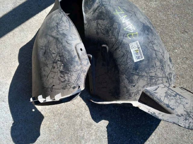 bontott VW SHARAN Bal első Első Dobbetét (Kerékjárati, Műanyag)