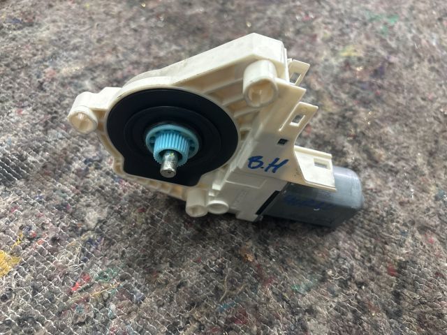 bontott VW SHARAN Bal hátsó Ablakemelő Motor