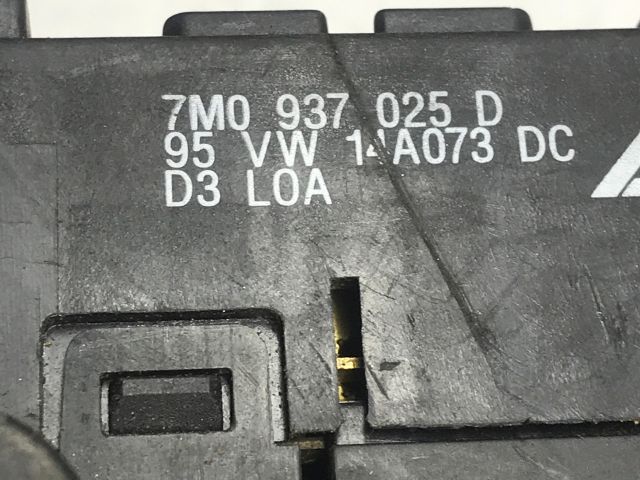 bontott VW SHARAN Biztosítéktábla Utastér