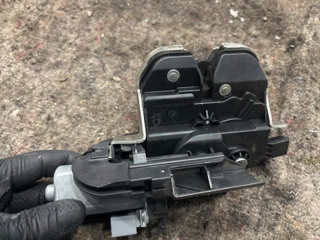 bontott VW SHARAN Csomagtérajtó Zárszerkezet