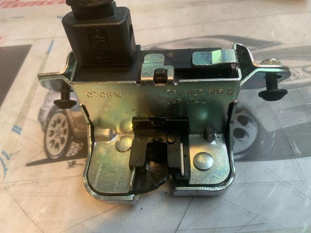 bontott VW SHARAN Csomagtérajtó Zárszerkezet