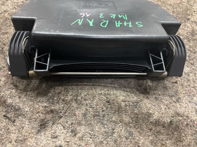 bontott VW SHARAN Első Tároló Rekesz