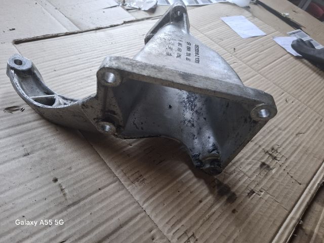 bontott VW SHARAN Jobb első Féltengely Tartó