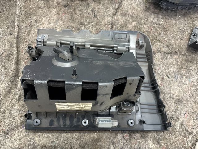 bontott VW SHARAN Kesztyűtartó