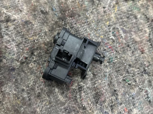 bontott VW SHARAN Központizár Motor Tankajtó