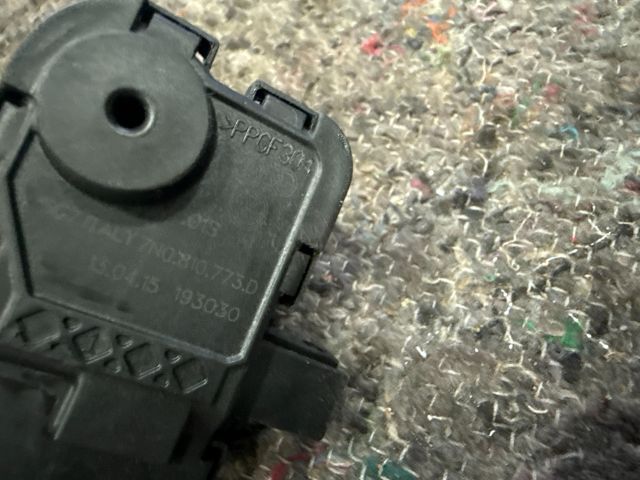 bontott VW SHARAN Központizár Motor Tankajtó