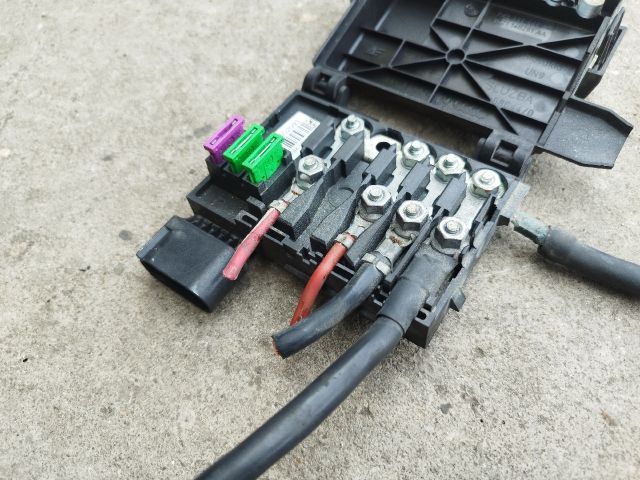 bontott VW SHARAN Pozitív Kábel Elosztó