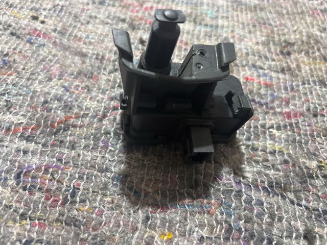 bontott VW SHARAN Tankajtó Nyitó Kar / Gomb