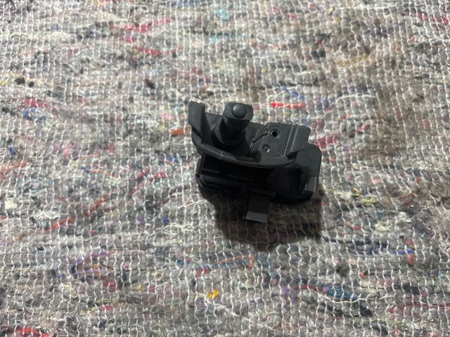 bontott VW SHARAN Tankajtó Nyitó Kar / Gomb