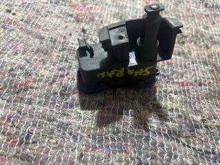 bontott VW SHARAN Tankajtó Nyitó Kar / Gomb