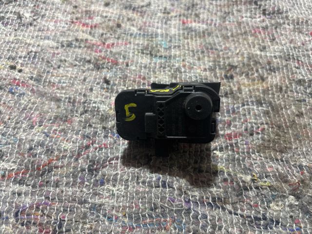 bontott VW SHARAN Tankajtó Nyitó Kar / Gomb