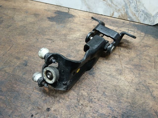 bontott VW SHARAN Tolóajtó Sín Görgő