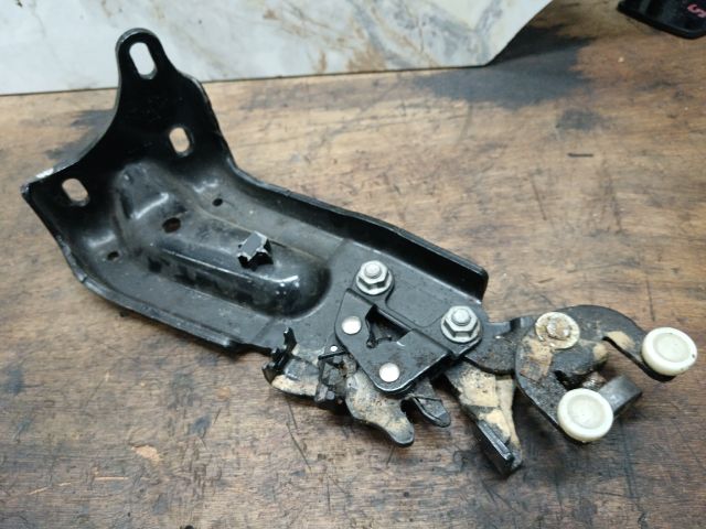 bontott VW SHARAN Tolóajtó Sín Görgő