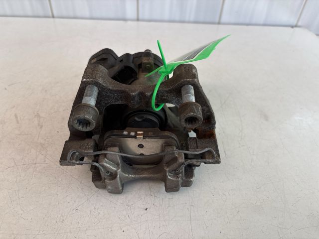 bontott VW T-ROC Bal hátsó Féknyereg Munkahengerrel