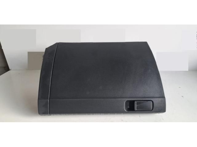 bontott VW T-ROC Kesztyűtartó