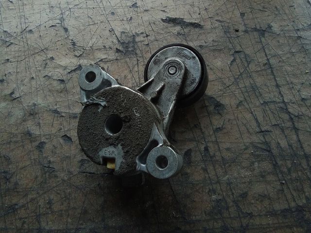 bontott VW TIGUAN Szíjfeszítő Görgő