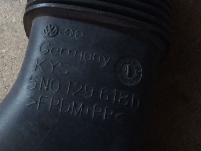 bontott VW TIGUAN Légbeömlő Cső