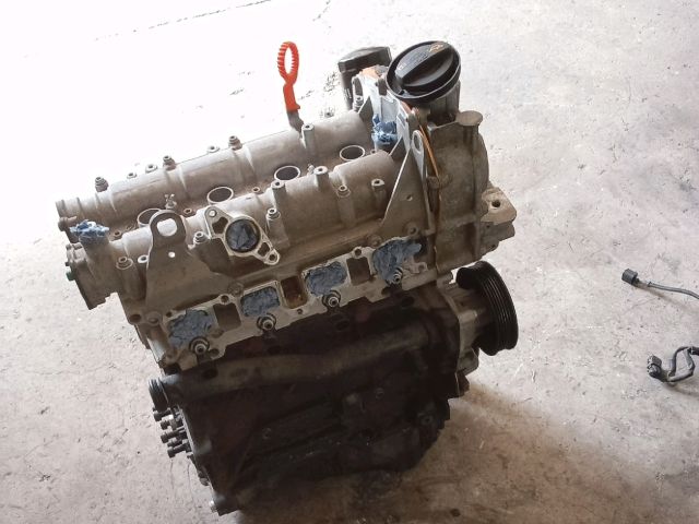 bontott VW TIGUAN Motor (Fűzött blokk hengerfejjel)