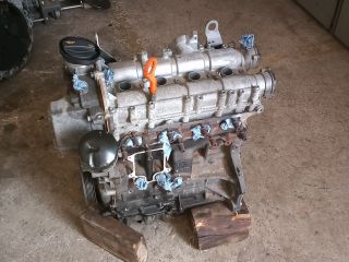 bontott VW TIGUAN Motor (Fűzött blokk hengerfejjel)