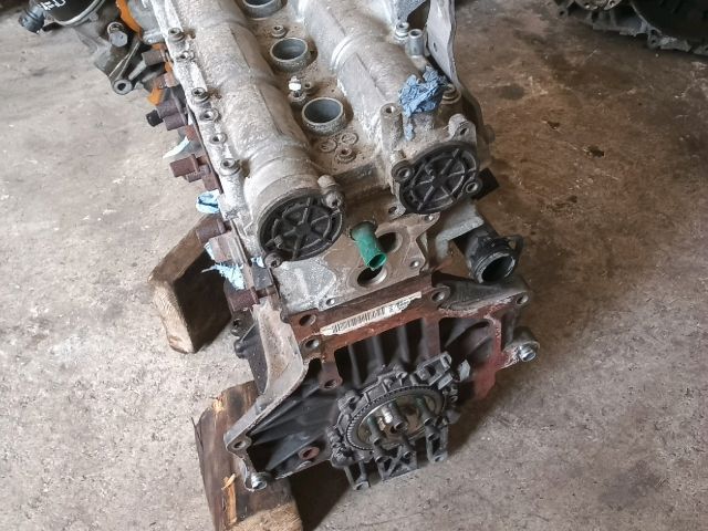 bontott VW TIGUAN Motor (Fűzött blokk hengerfejjel)