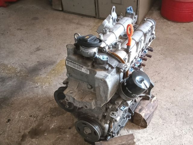 bontott VW TIGUAN Motor (Fűzött blokk hengerfejjel)