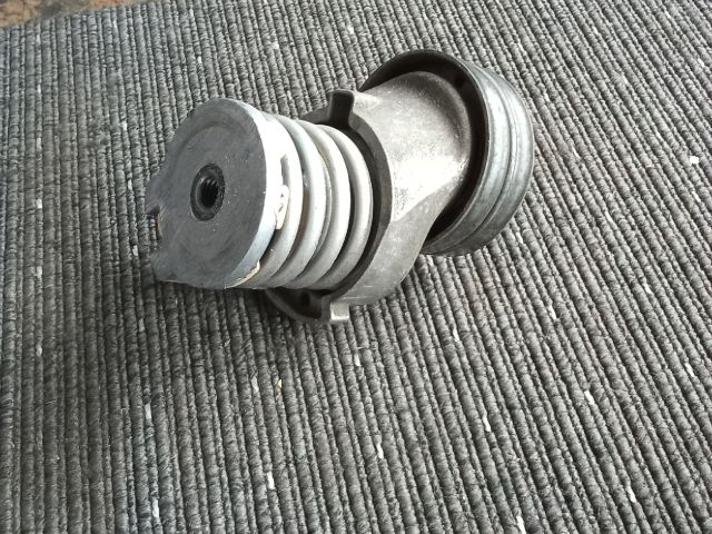 bontott VW TIGUAN Szíjfeszítő Görgő