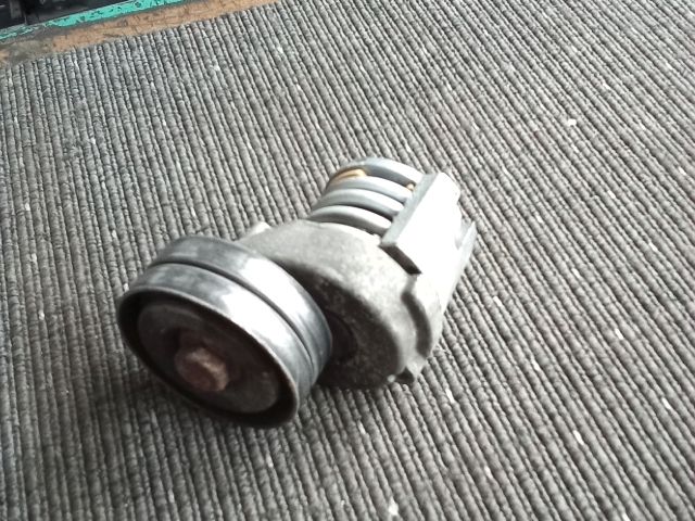 bontott VW TIGUAN Szíjfeszítő Görgő