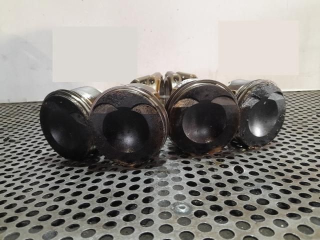 bontott VW TIGUAN Dugattyú