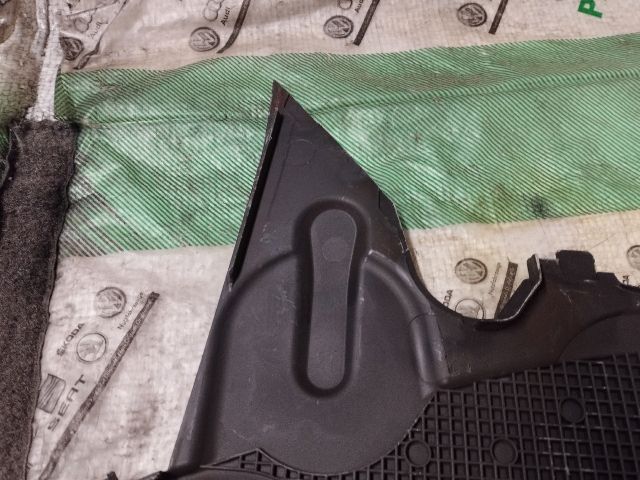 bontott VW TIGUAN Első Felső Vezérlés Burkolat