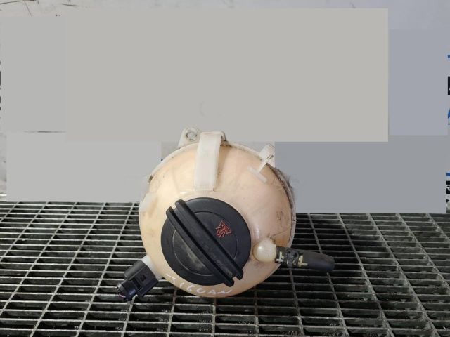 bontott VW TIGUAN Kiegyenlítő Tartály