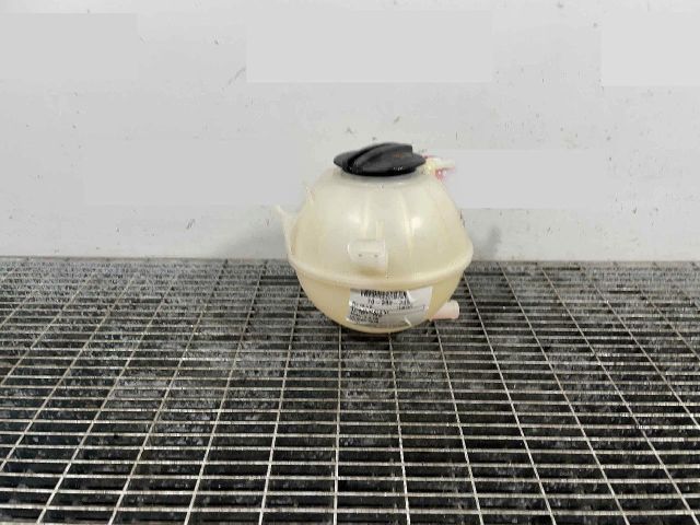 bontott VW TIGUAN Kiegyenlítő Tartály