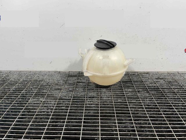 bontott VW TIGUAN Kiegyenlítő Tartály