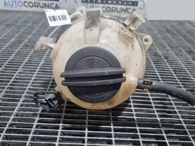 bontott VW TIGUAN Kiegyenlítő Tartály