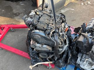 bontott VW TIGUAN Motor (Fűzött blokk hengerfejjel)