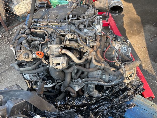 bontott VW TIGUAN Motor (Fűzött blokk hengerfejjel)