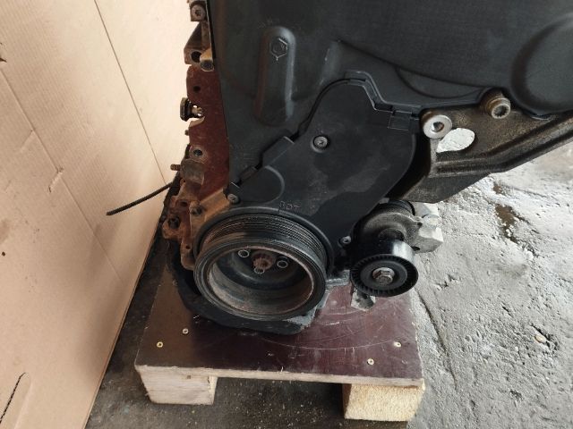 bontott VW TIGUAN Motor (Fűzött blokk hengerfejjel)